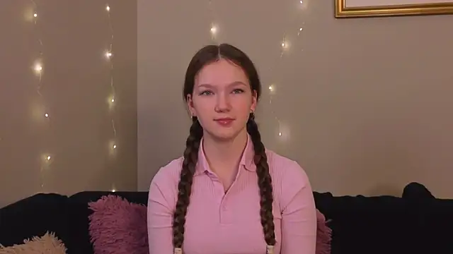 MelvinaEbner online show from December 1, 2025, 7:57 am