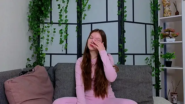 MelvinaEbner online show from February 10, 2026, 7:45 am