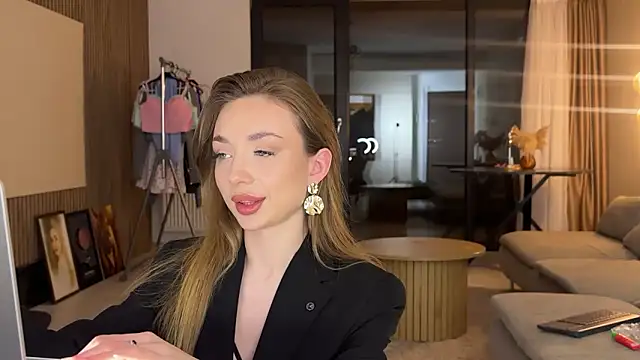 Jolienne online show from March 27, 2026, 9:03 pm