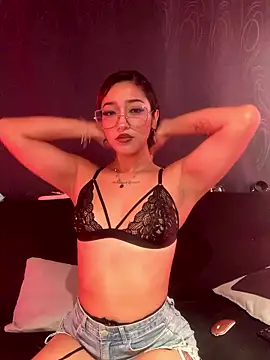 Snapshot of LilithMonette chatting on January 17, 2026, 4:39 am LilithMonette online show from January 17, 2026, 4:39 am