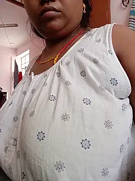 CUTE-LOVE-SWEETS online show from June 11, 2026, 4:10 am