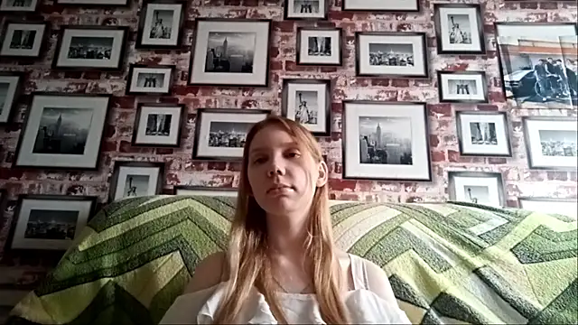 Snapshot of EvieBaggette chatting on August 9, 2026, 7:24 am EvieBaggette online show from August 9, 2026, 7:24 am