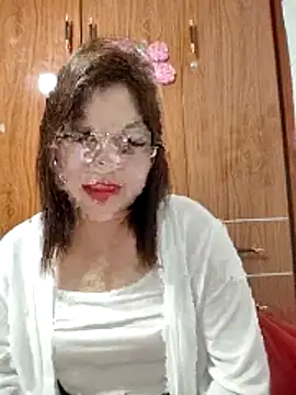 Snapshot of Cover-baa chatting on April 1, 2026, 1:41 pm Cover-baa online show from April 1, 2026, 1:41 pm