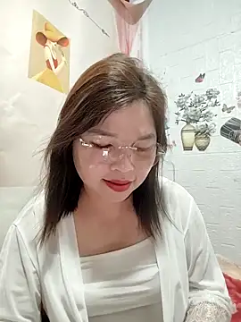 Snapshot of Cover-baa chatting on April 15, 2026, 6:15 pm Cover-baa online show from April 15, 2026, 6:15 pm