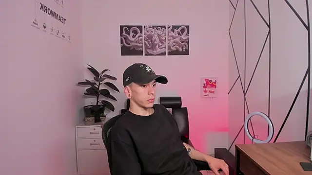 Snapshot of James_Adams_01 chatting on November 20, 2025, 1:11 pm James Adams 01 online show from November 20, 2025, 1:11 pm