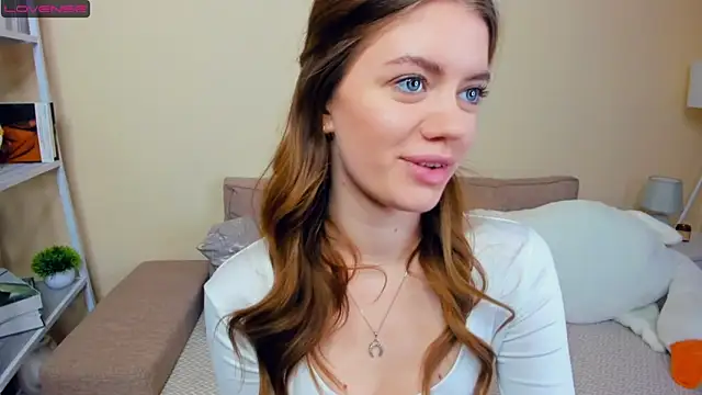 AngelesBenitz online show from March 7, 2026, 7:16 am