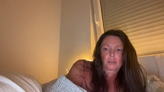 AnnaSophiaX online show from December 3, 2025, 7:45 pm