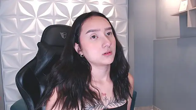 HorneyyQueen online show from November 24, 2025, 12:16 pm