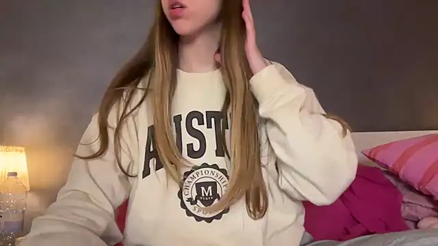 Martimartinaxx online show from April 15, 2026, 9:04 pm