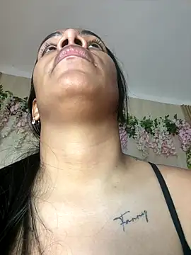 ArielleMillerr- online show from January 5, 2026, 5:49 pm