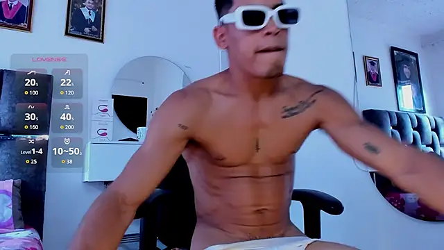 Snapshot of blorelopez chatting on July 21, 2026, 8:55 pm blorelopez online show from July 21, 2026, 8:55 pm