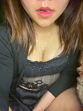 Snapshot of Sunset-yll chatting on February 4, 2026, 9:53 pm Sunset-yll online show from February 4, 2026, 9:53 pm