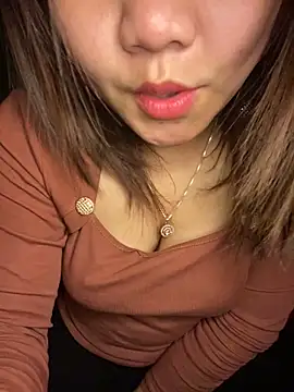 Snapshot of Sunset-yll chatting on February 9, 2026, 10:25 pm Sunset-yll online show from February 9, 2026, 10:25 pm