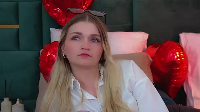 AnnyRaii online show from February 14, 2026, 6:04 pm