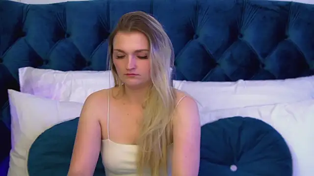 AnnyRaii online show from February 17, 2026, 6:21 am