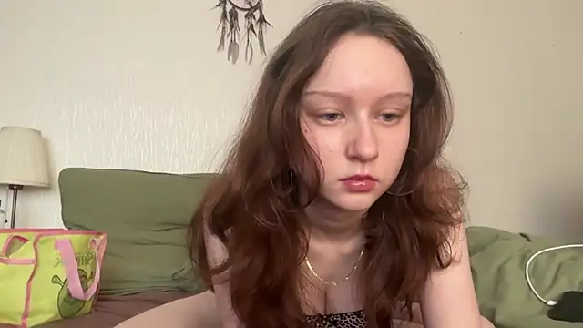 Snapshot of evelynnmaeee chatting on March 16, 2026, 9:57 am evelynnmaeee online show from March 16, 2026, 9:57 am