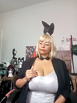 LaReineCleo online show from April 4, 2026, 12:02 pm