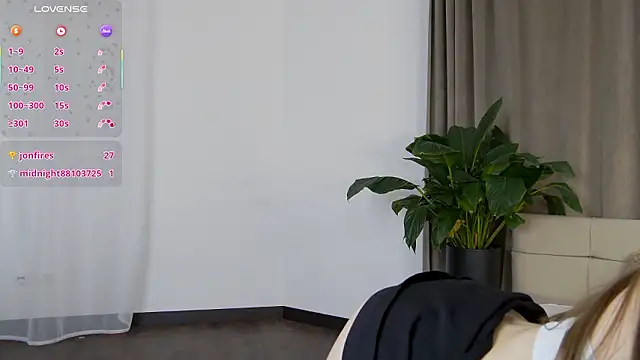 NicoletteBean online show from February 19, 2026, 6:53 am