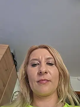 Snapshot of KaylinJan chatting on June 8, 2026, 3:01 pm KaylinJan online show from June 8, 2026, 3:01 pm