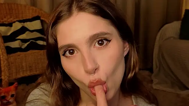 Snapshot of RozanneJordan chatting on May 18, 2026, 6:03 pm RozanneJordan online show from May 18, 2026, 6:03 pm