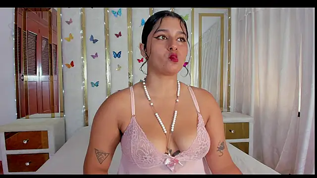 MeganBrounette online show from December 1, 2025, 2:11 pm