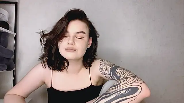 EllieVate online show from November 20, 2025, 5:12 pm