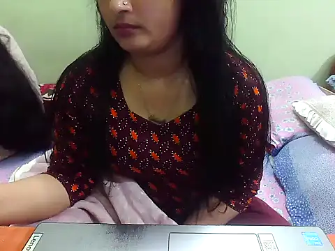 Snapshot of TwinRose2000 chatting on January 11, 2026, 2:33 pm TwinRose2000 online show from January 11, 2026, 2:33 pm