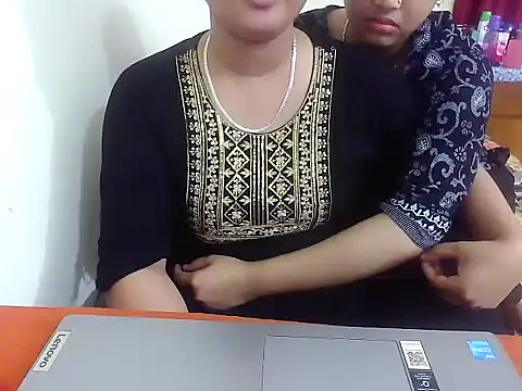 Snapshot of TwinRose2000 chatting on February 17, 2026, 2:35 pm TwinRose2000 online show from February 17, 2026, 2:35 pm