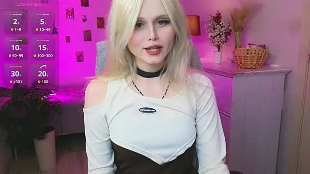 Snapshot of AnoraAmore chatting on May 7, 2026, 8:47 pm AnoraAmore online show from May 7, 2026, 8:47 pm