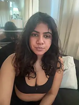 TiaBella  online show from February 25, 2026, 3:10 pm