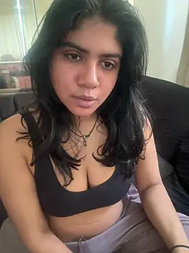 TiaBella  online show from April 26, 2026, 2:48 pm