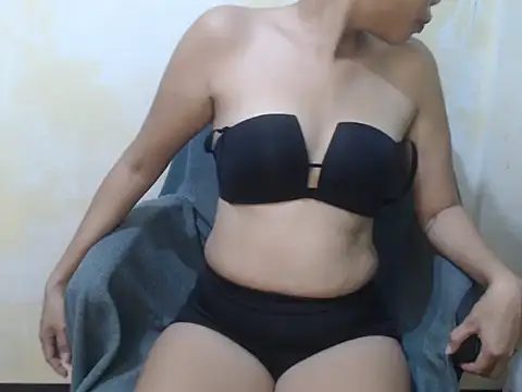 HotAsian Yazzi69 online show from December 3, 2025, 3:43 pm