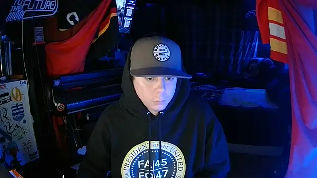 Snapshot of Bowerboi chatting on November 19, 2025, 5:29 am Bowerboi online show from November 19, 2025, 5:29 am