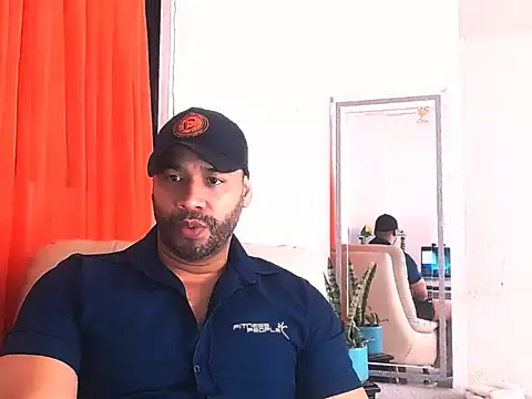Snapshot of musclehetero chatting on April 21, 2026, 8:01 pm musclehetero online show from April 21, 2026, 8:01 pm