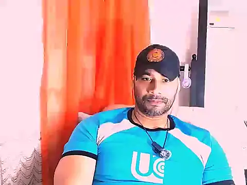 Snapshot of musclehetero chatting on May 11, 2026, 5:10 pm musclehetero online show from May 11, 2026, 5:10 pm