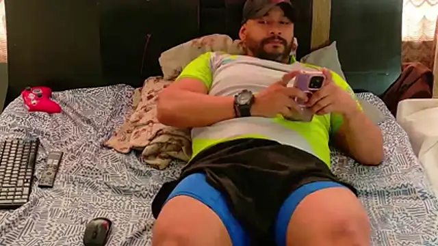 musclehetero online show from June 28, 2026, 10:38 pm