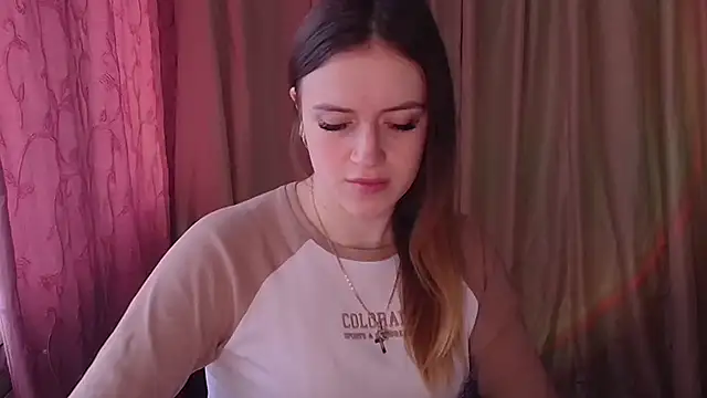 Illa May online show from February 24, 2026, 7:39 am