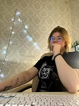 KrisRoyal online show from November 21, 2025, 9:30 am