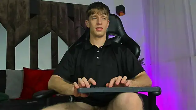 Snapshot of Ostin_Saints chatting on July 12, 2026, 9:39 pm Ostin Saints online show from July 12, 2026, 9:39 pm