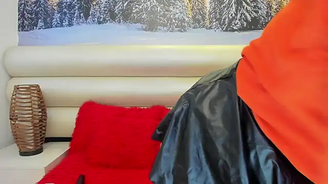 MillyHotsoon online show from March 19, 2026, 11:14 am