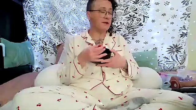 sareberr420 online show from April 22, 2026, 3:24 pm