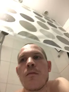 Spielzeugtwink online show from April 10, 2026, 4:33 pm