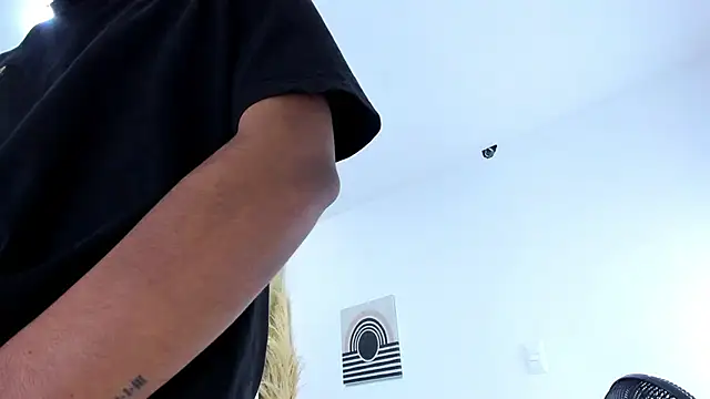 DamianAndMAximoo online show from November 25, 2025, 12:16 pm