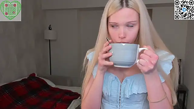 CherrylHolme online show from February 5, 2026, 7:40 pm