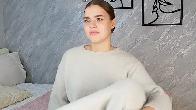 StephaniRoger online show from November 21, 2025, 1:32 pm