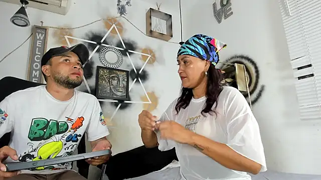 StephaniaAndRandy online show from November 27, 2025, 5:48 pm