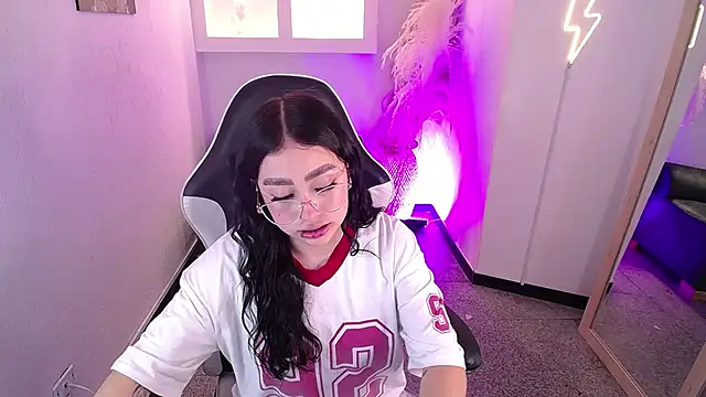 vallolett online show from February 4, 2026, 7:53 pm