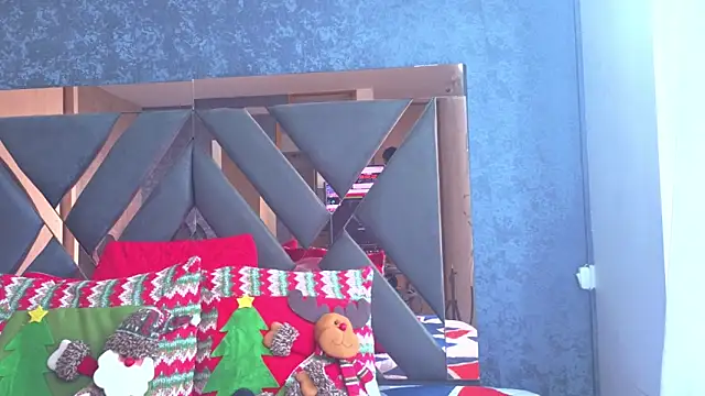 alicee foox online show from November 30, 2025, 6:12 pm