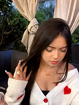 KyliePinkk  online show from November 19, 2025, 10:43 pm