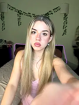 PurrAliceX online show from November 21, 2025, 4:27 pm